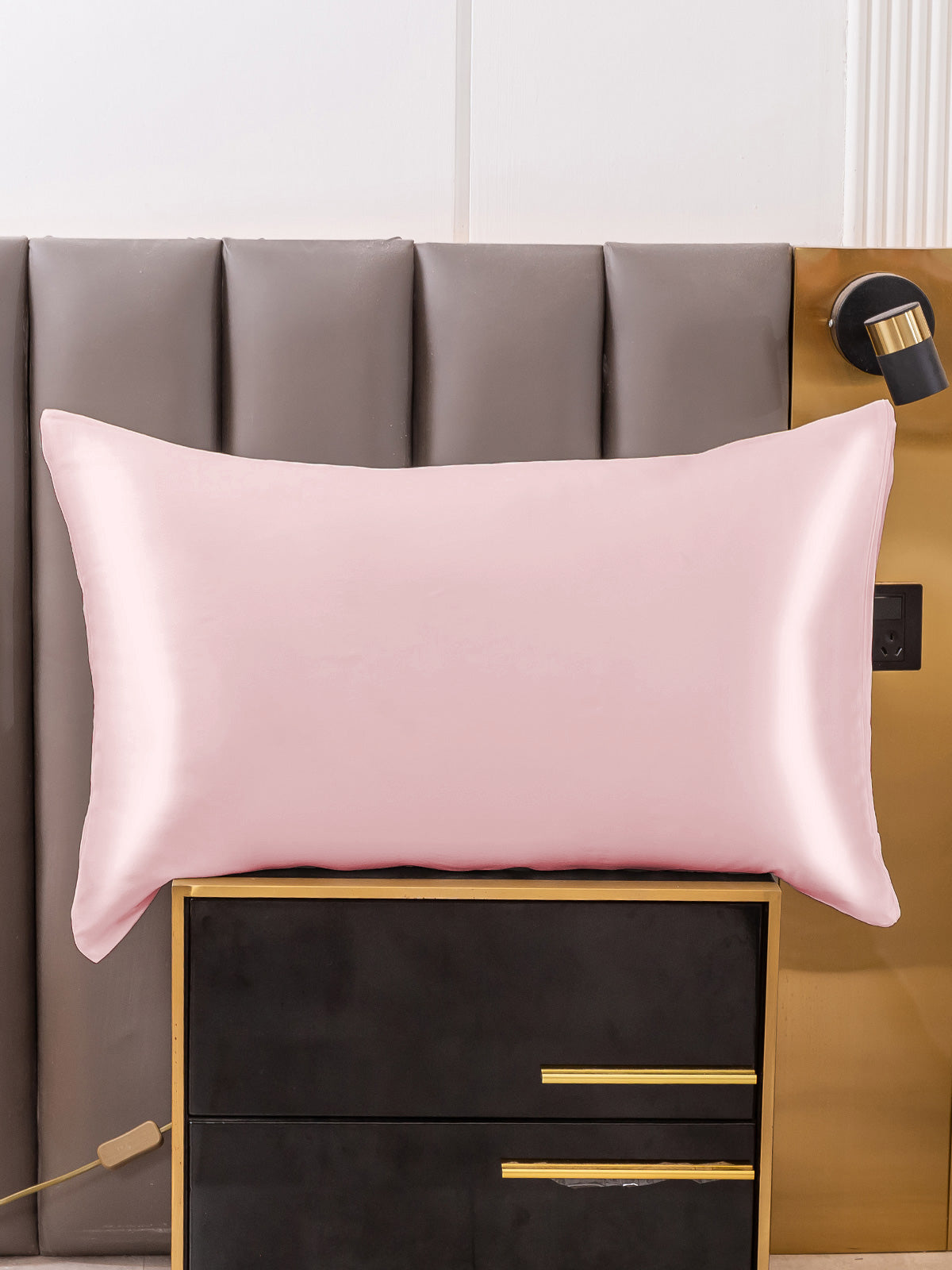 LuxeSilk - 100% Mulberry Silk Pillowcase with Envelope Closure