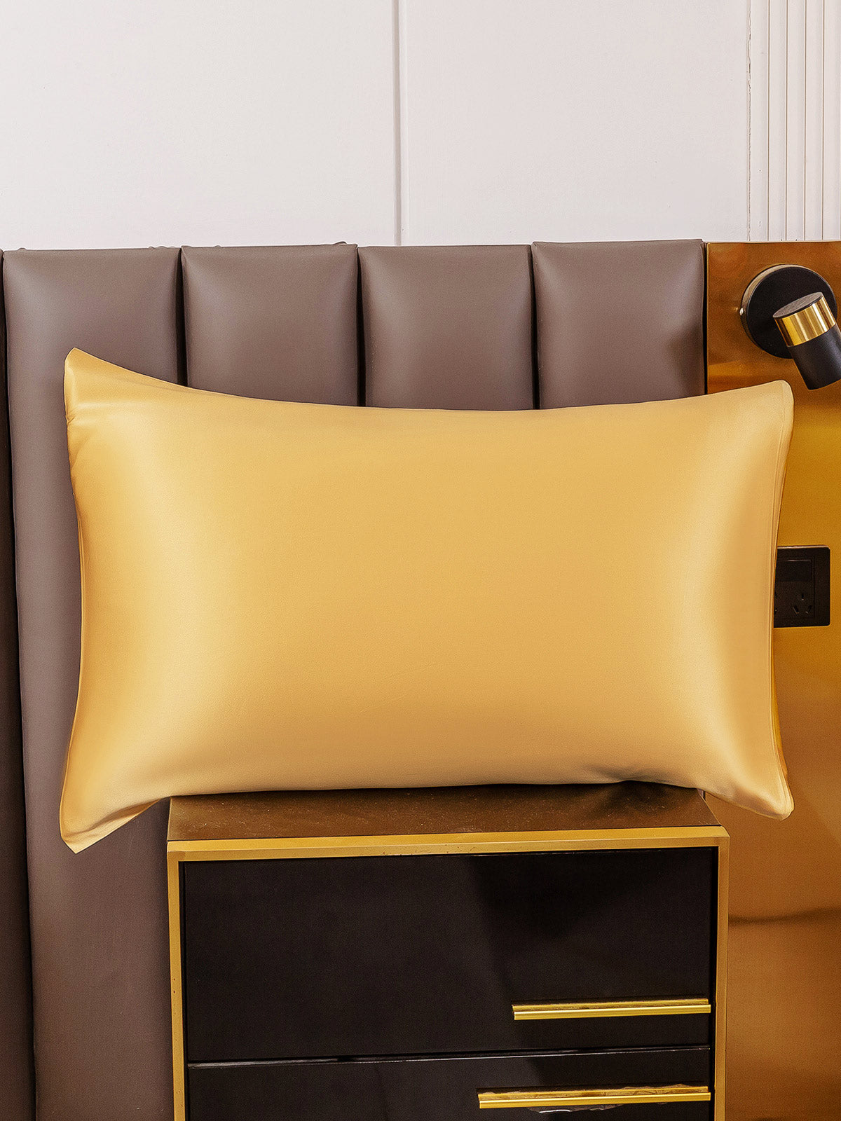 LuxeSilk - 100% Mulberry Silk Pillowcase with Envelope Closure