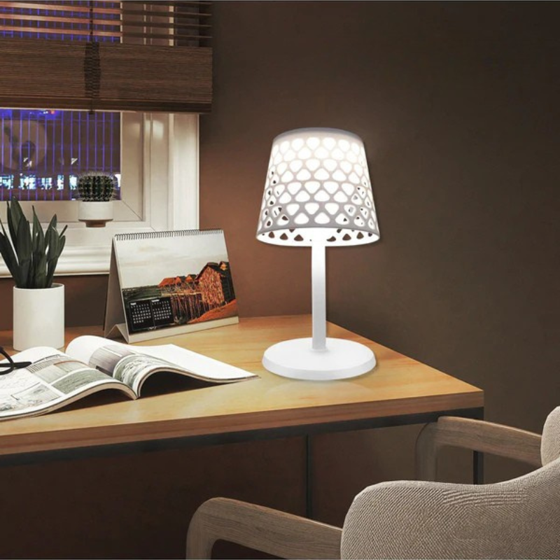 EcoLume – Versatile Solar-Powered Desk Lamp