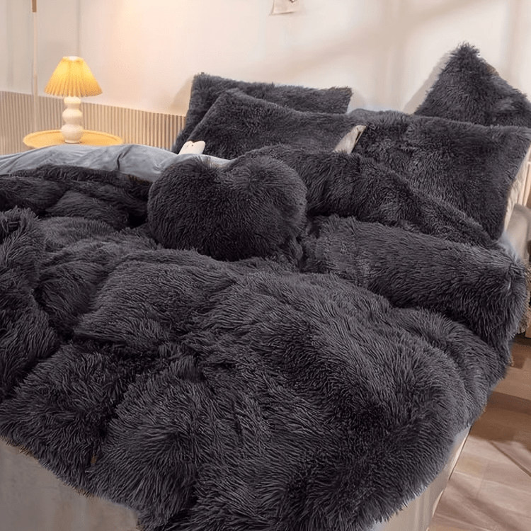 LuxeCocoon - Premium Velvet Duvet and Pillow Set
