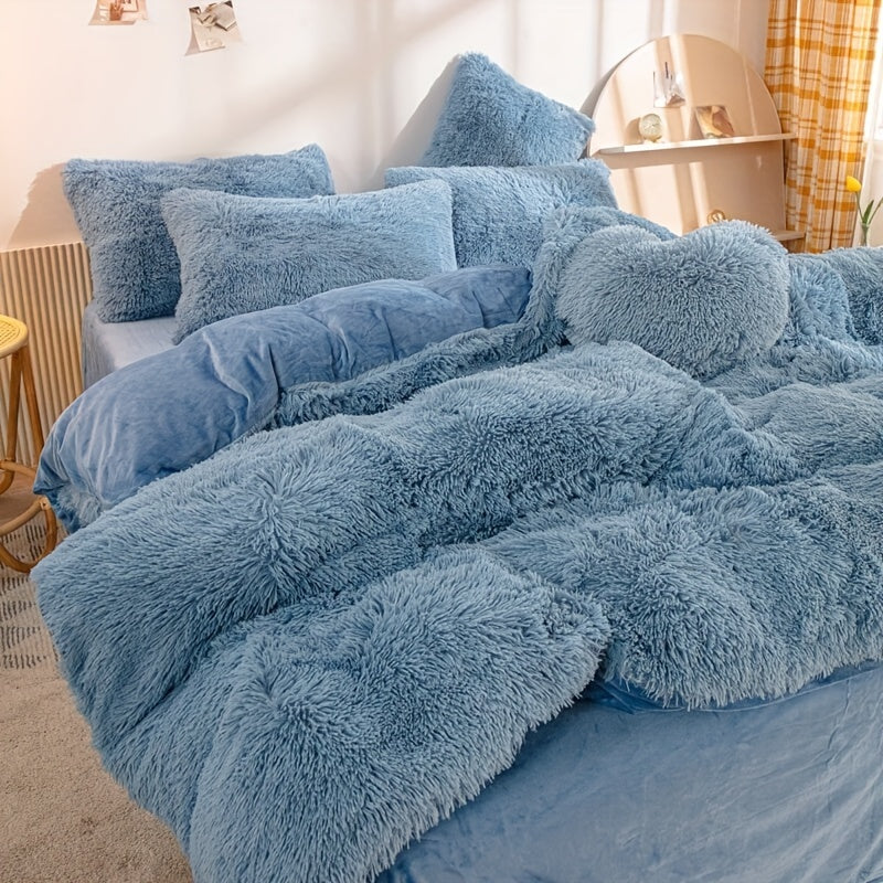 LuxeCocoon - Premium Velvet Duvet and Pillow Set