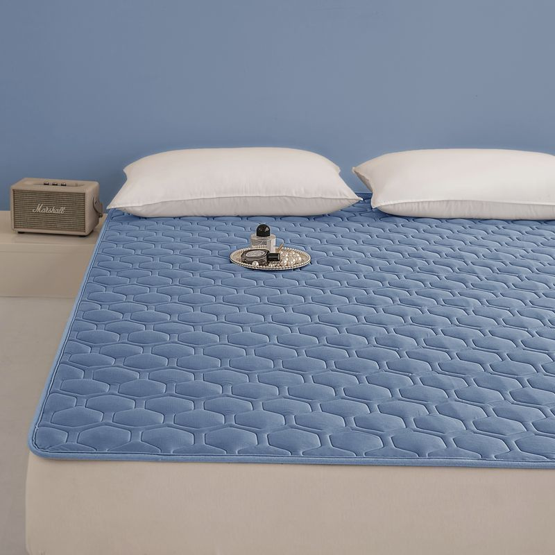 Self-Cooling Dog Cooling Mat – Non-Toxic, Plush Dog Bed for Comfortable Indoor & Outdoor Use, Easy to Clean, Multiple Sizes