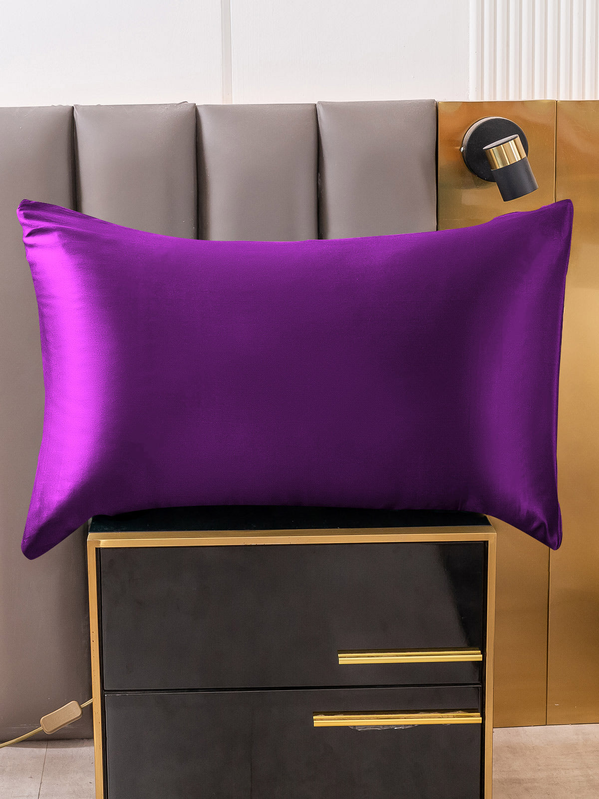 LuxeSilk - 100% Mulberry Silk Pillowcase with Envelope Closure