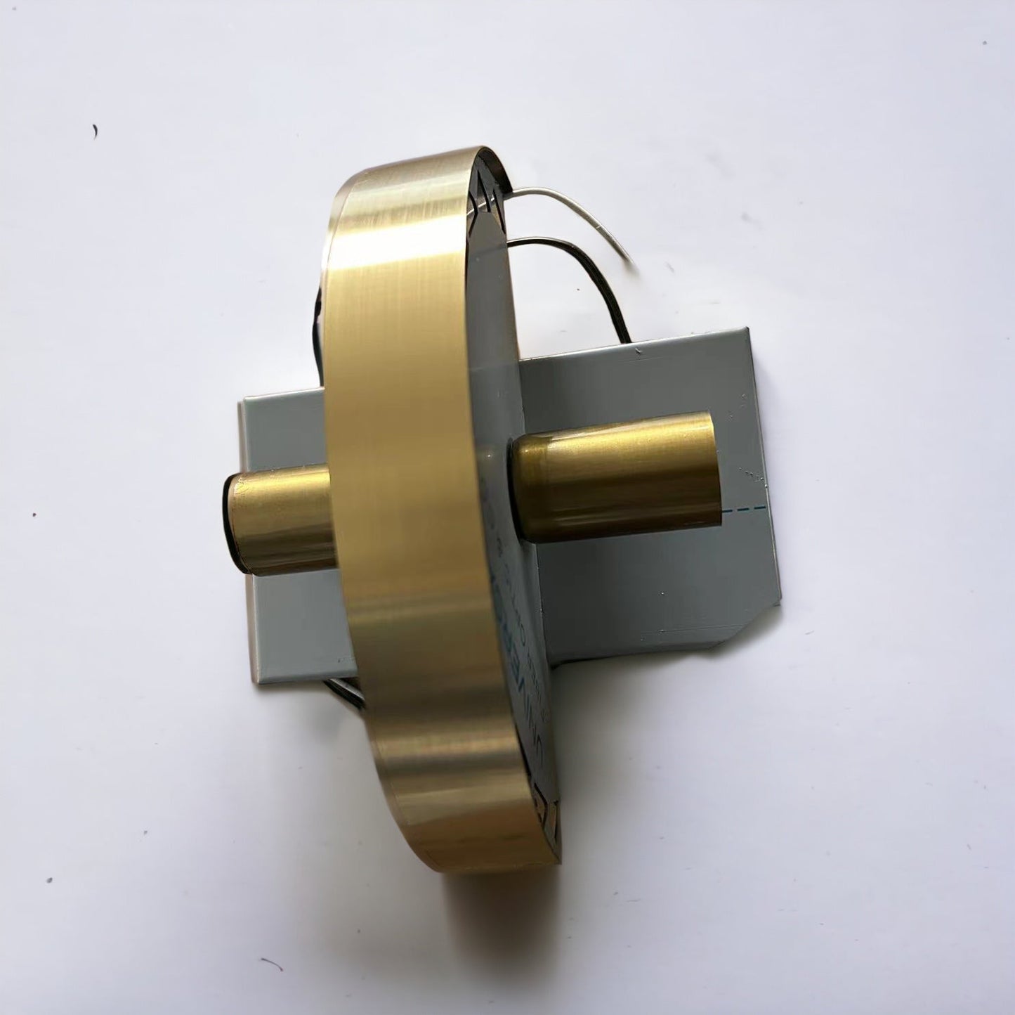 GoldenGleam – Elegante Applique da Parete in Oro con Luce Calda