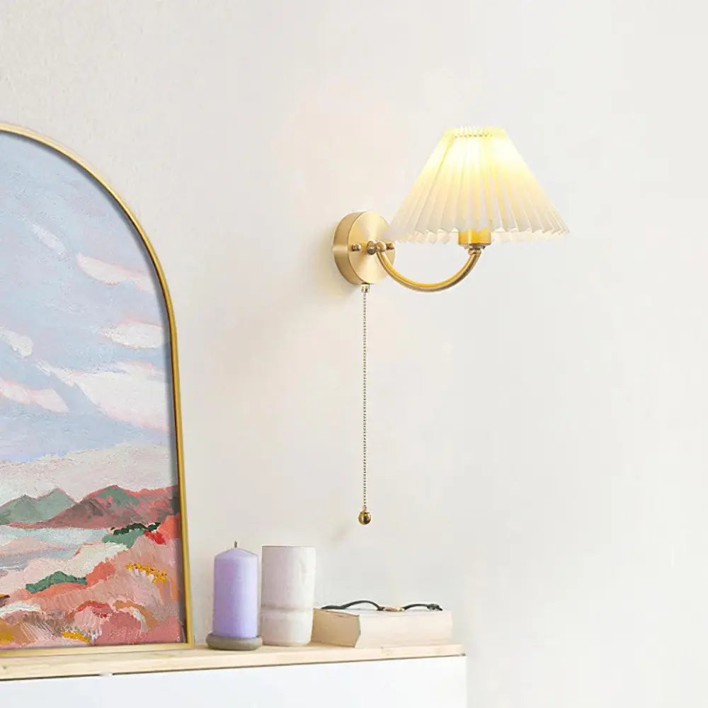 GoldenAura - Elegant Wall Light