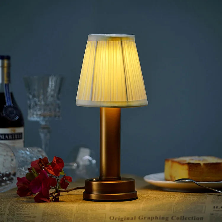 GleamGlow – Modern Brass Table Lamp