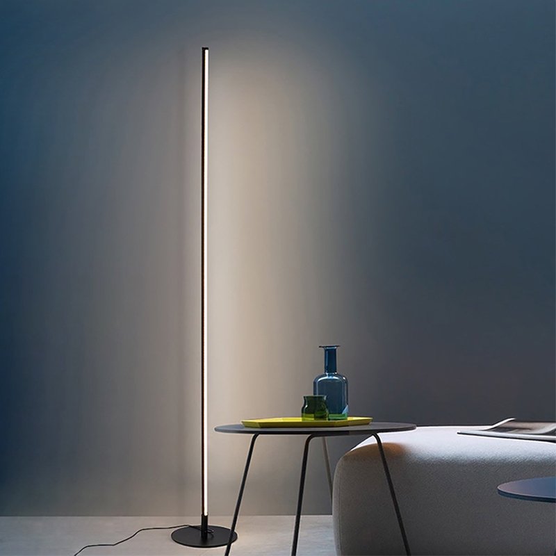 PillarLuxe – LED Gulvlampe med Trådløs Kontrol
