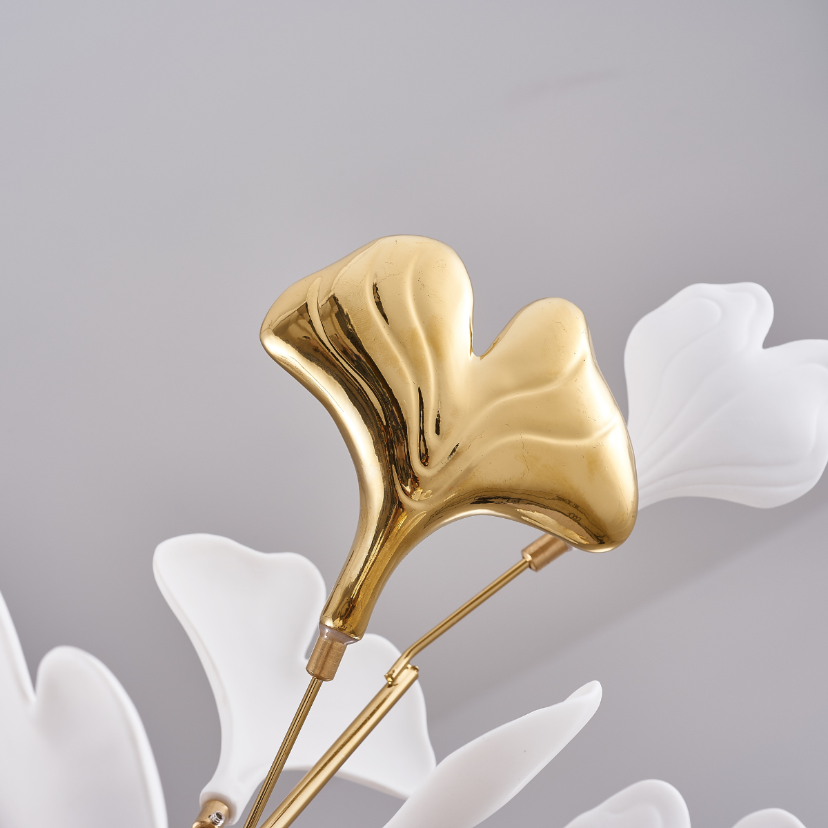 NatureGlow – Elegante pendente a forma di foglia di ginkgo