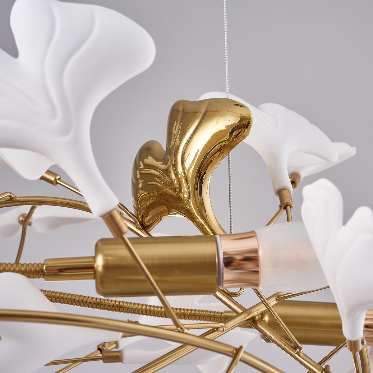 NatureGlow – Elegante pendente a forma di foglia di ginkgo