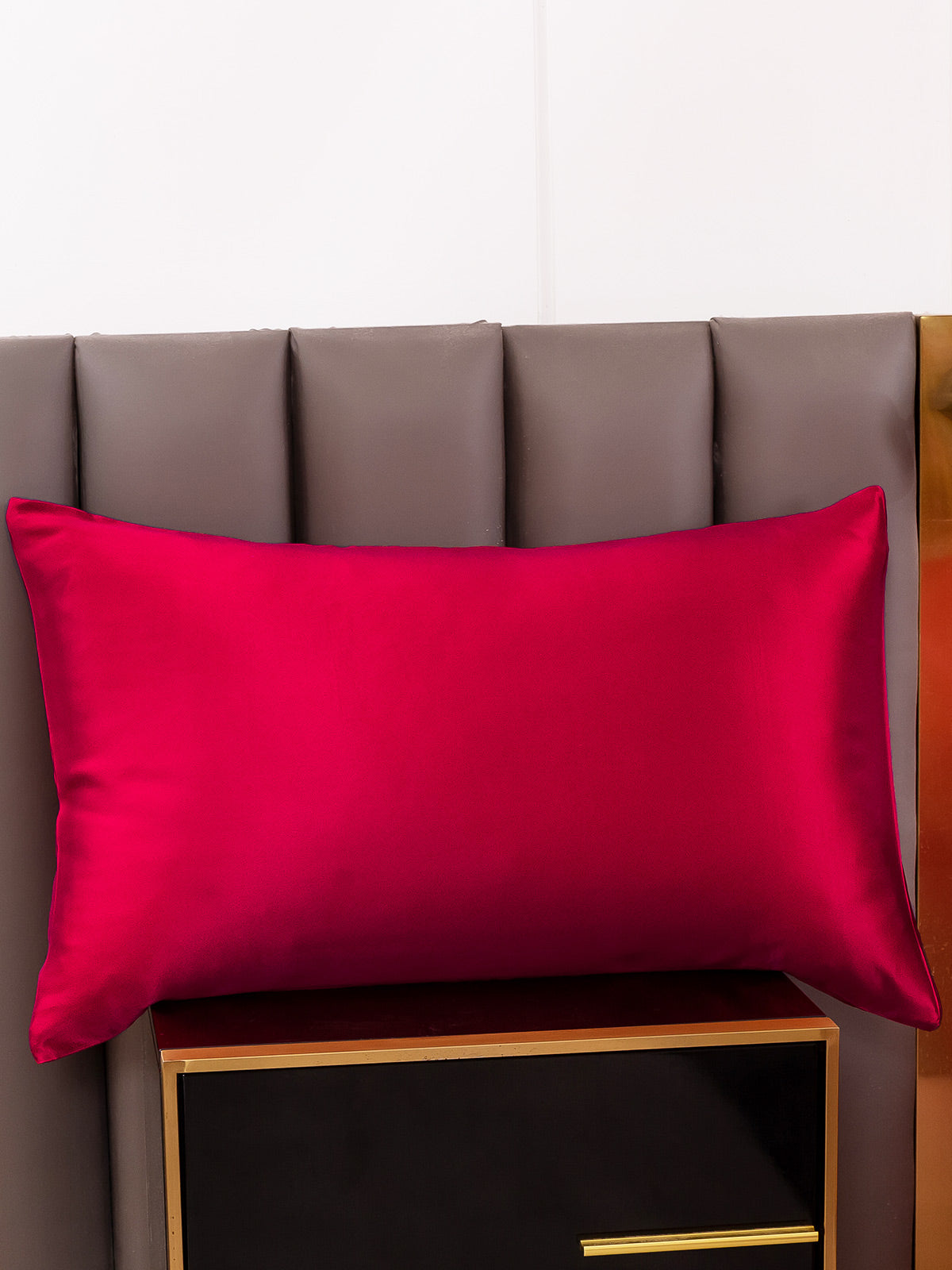 LuxeSilk - 100% Mulberry Silk Pillowcase with Envelope Closure