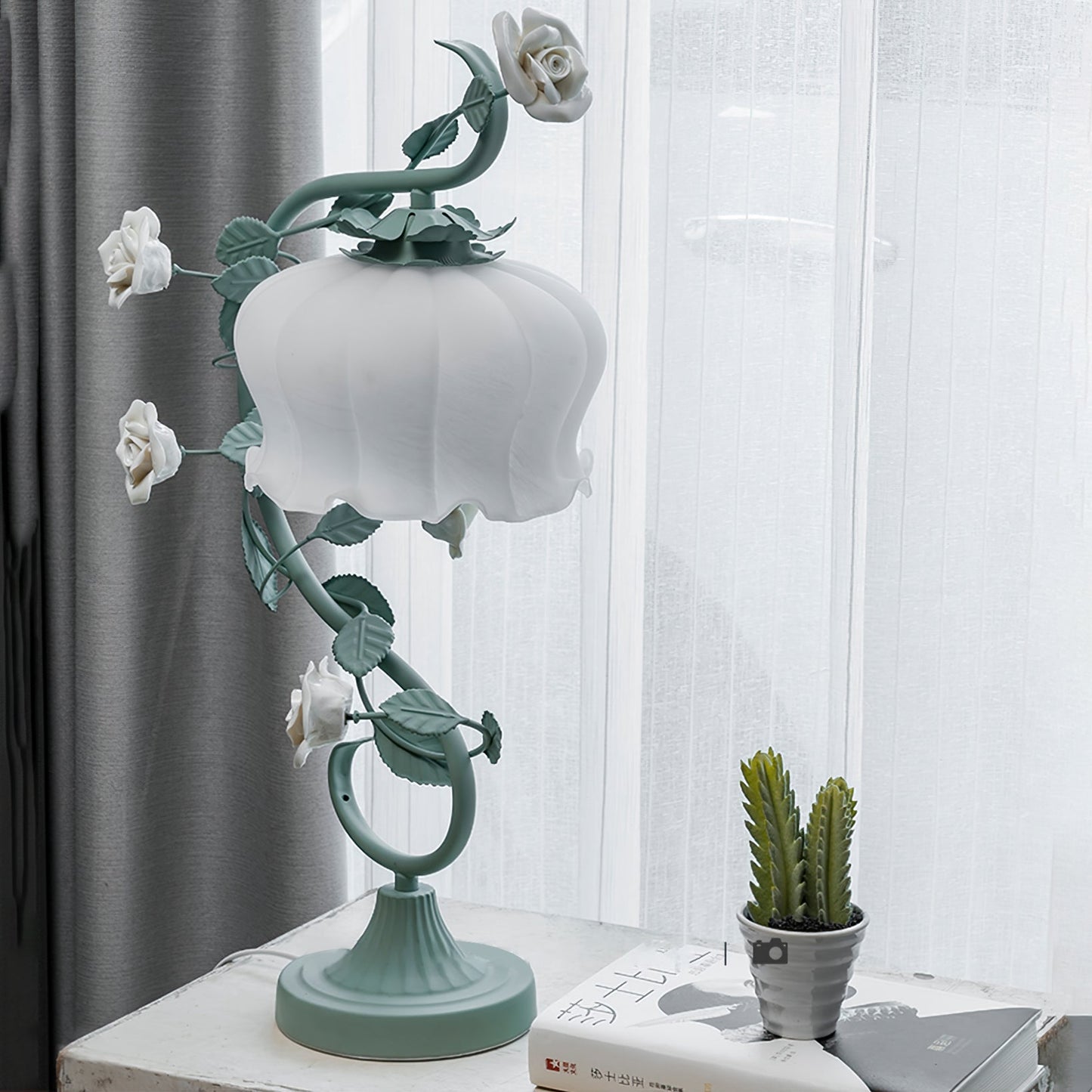 CurvaLight - Table Lamp with Smooth Curve and Simple Flat Base