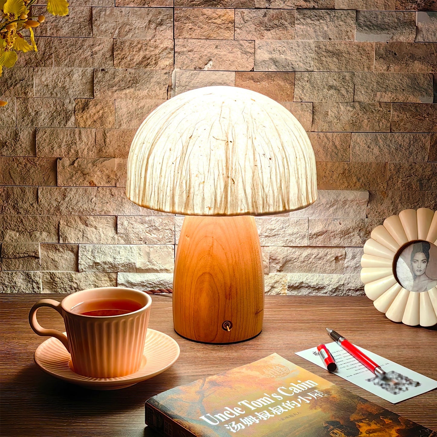 MushroomBeam - Playful Table Lamp with Warm, Cozy Lighting