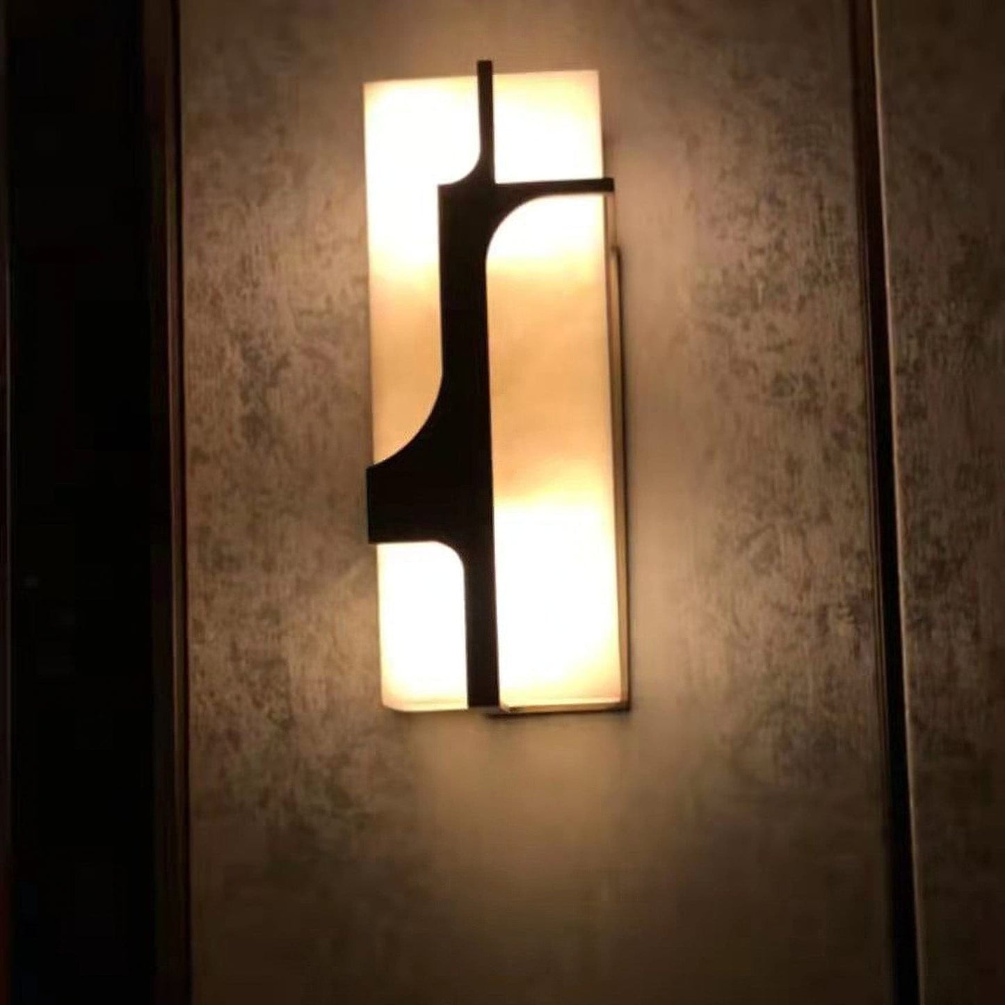 OpalBeam – Marble Art Deco Wall Lamp for a Chic Appeal