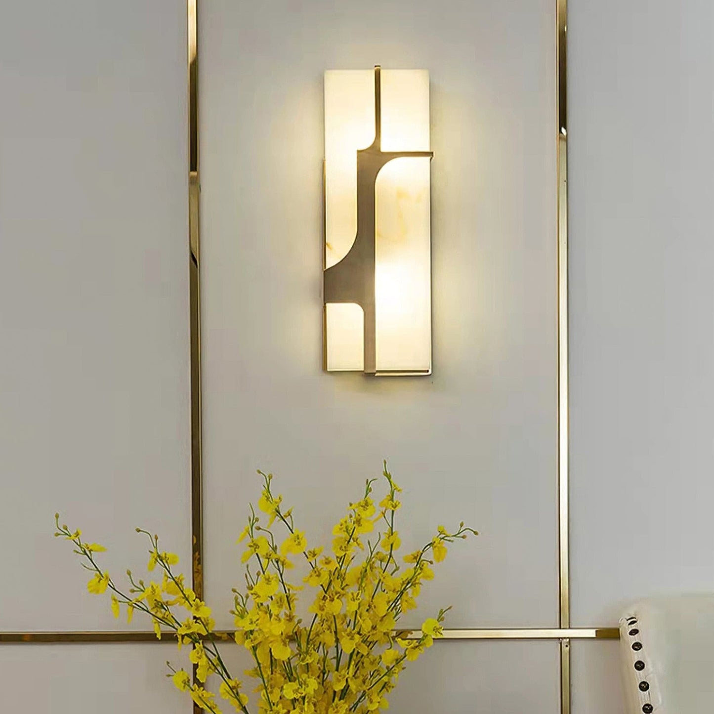 OpalBeam – Marble Art Deco Wall Lamp for a Chic Appeal