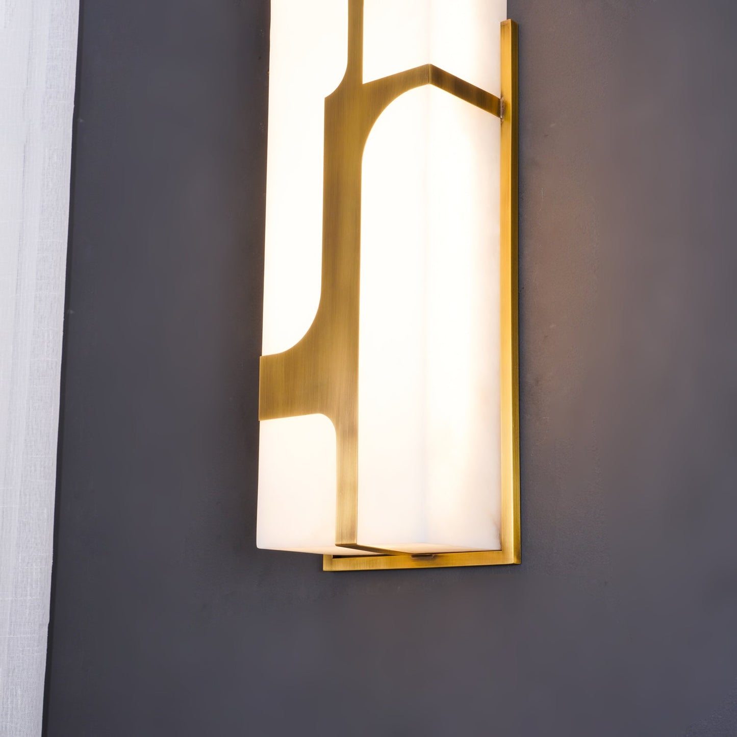 OpalBeam – Marble Art Deco Wall Lamp for a Chic Appeal