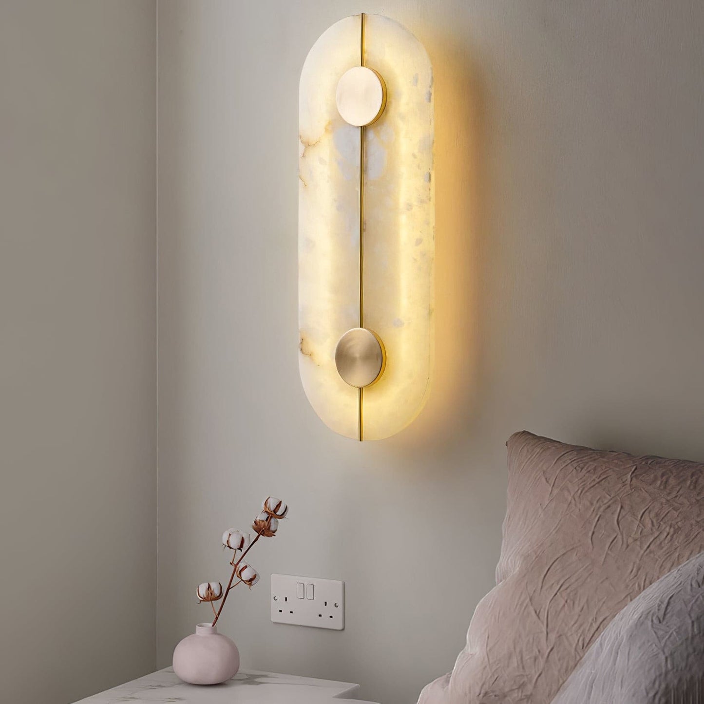 StoneLuxe – Art Deco Wall Lamp with Refined Stone Detail