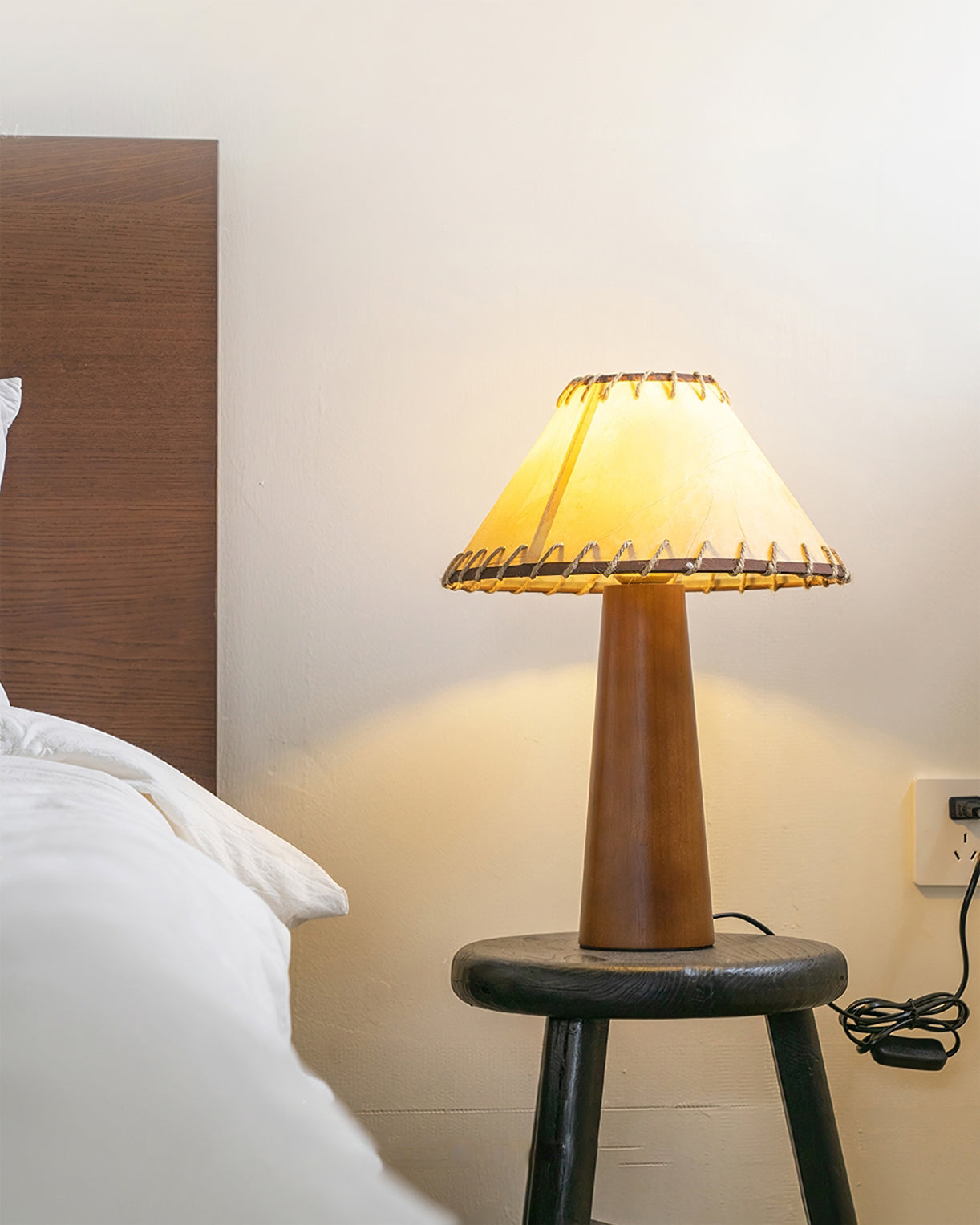 ClearGlow - Sleek Table Lamp