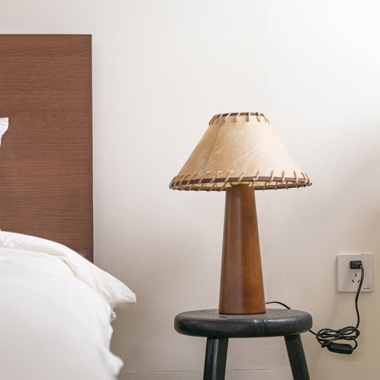 ClearGlow - Sleek Table Lamp