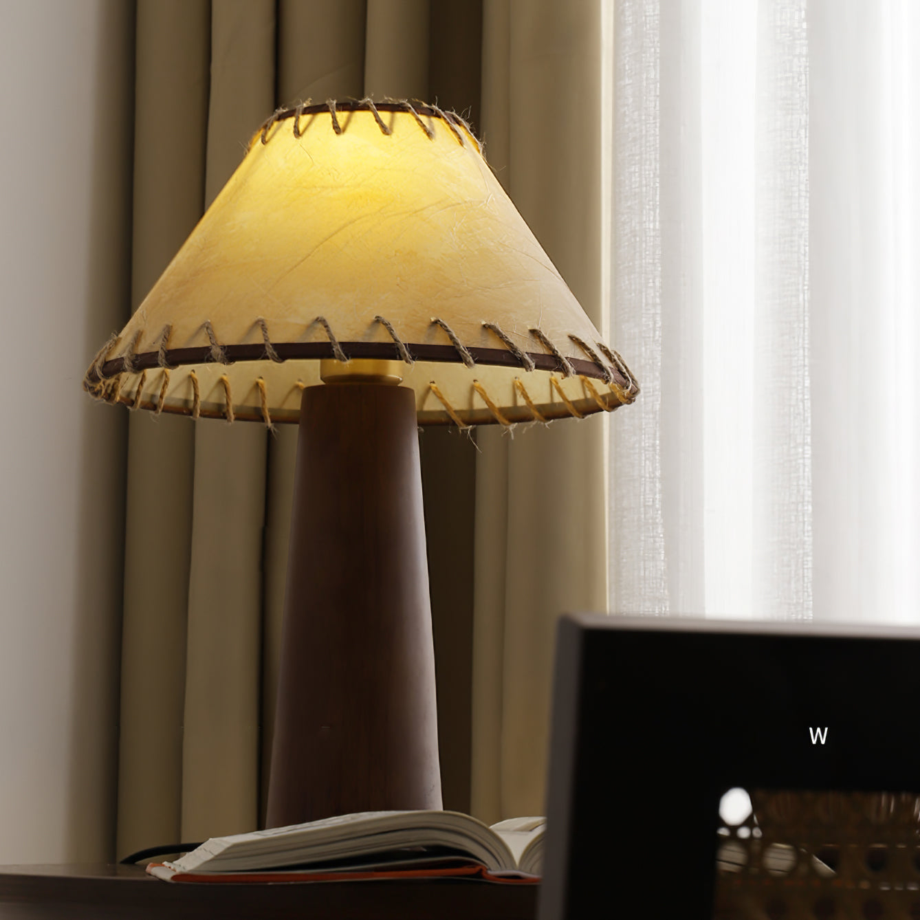 ClearGlow - Sleek Table Lamp