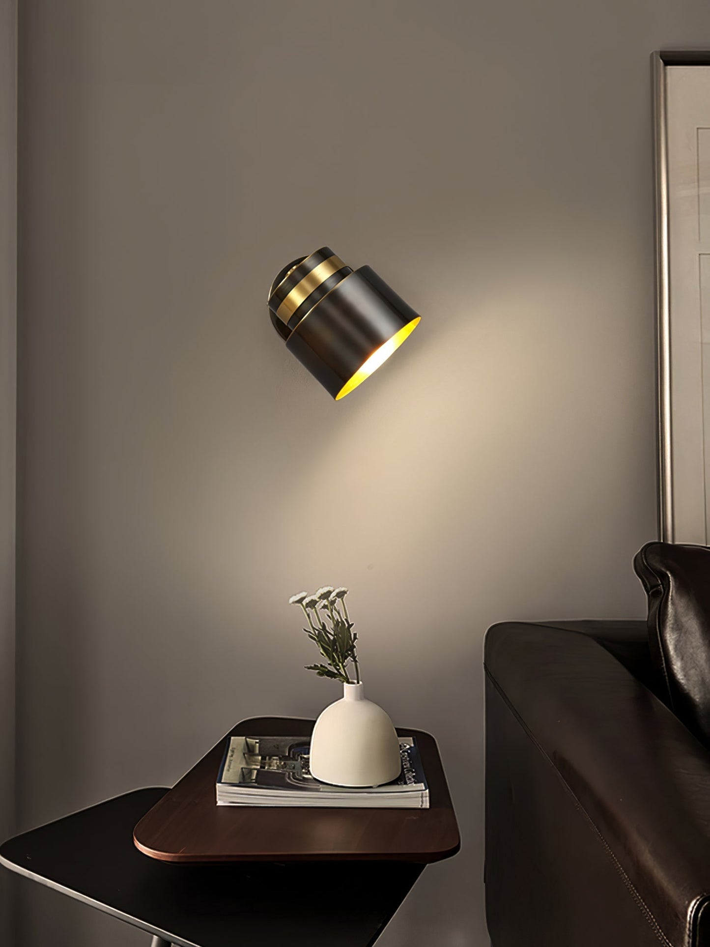 ShadowGlow - Glossy Wall Sconce