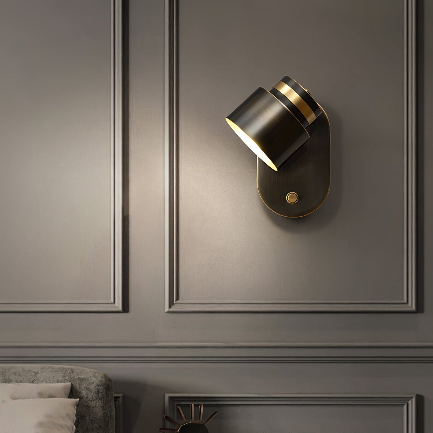 ShadowGlow - Glossy Wall Sconce