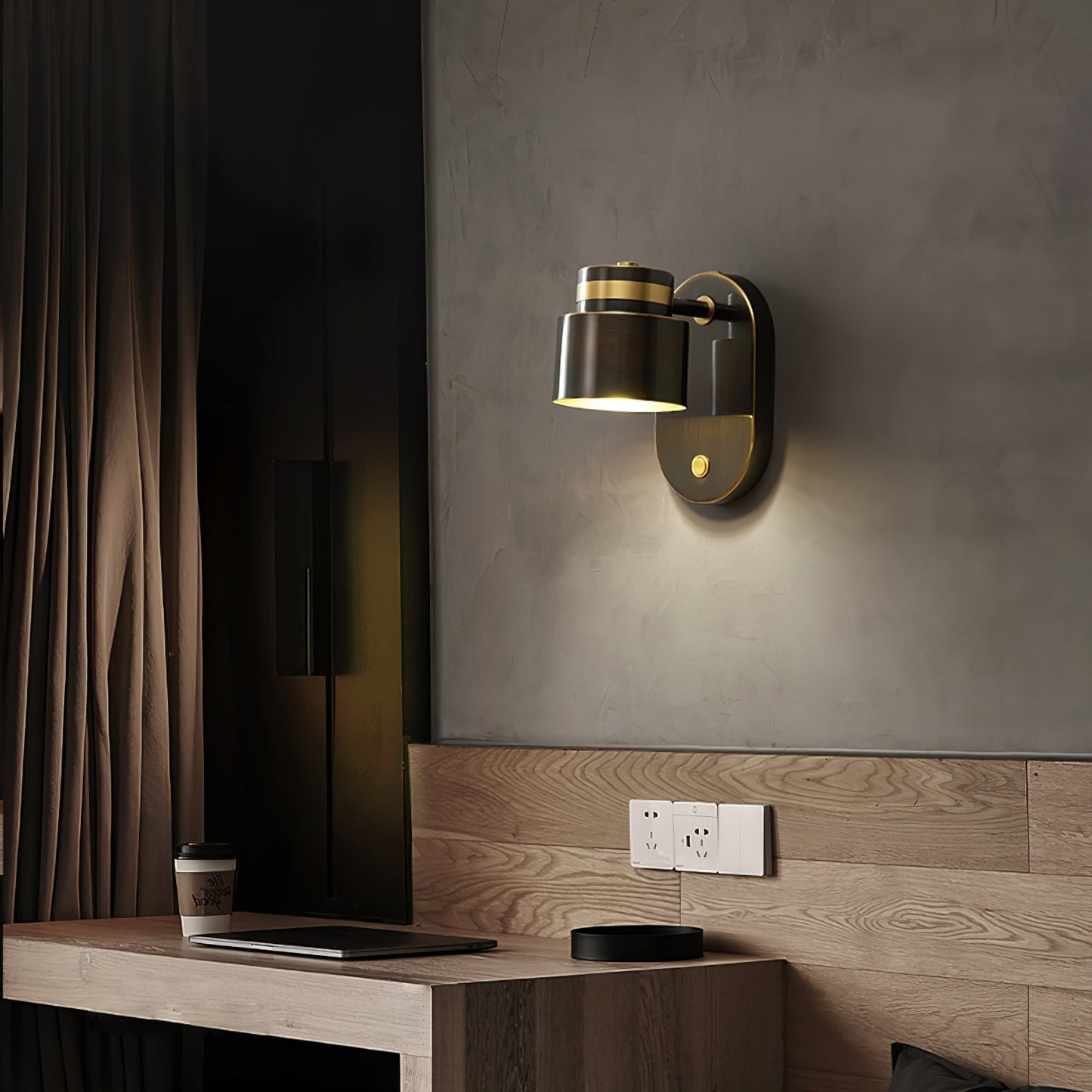ShadowGlow - Glossy Wall Sconce