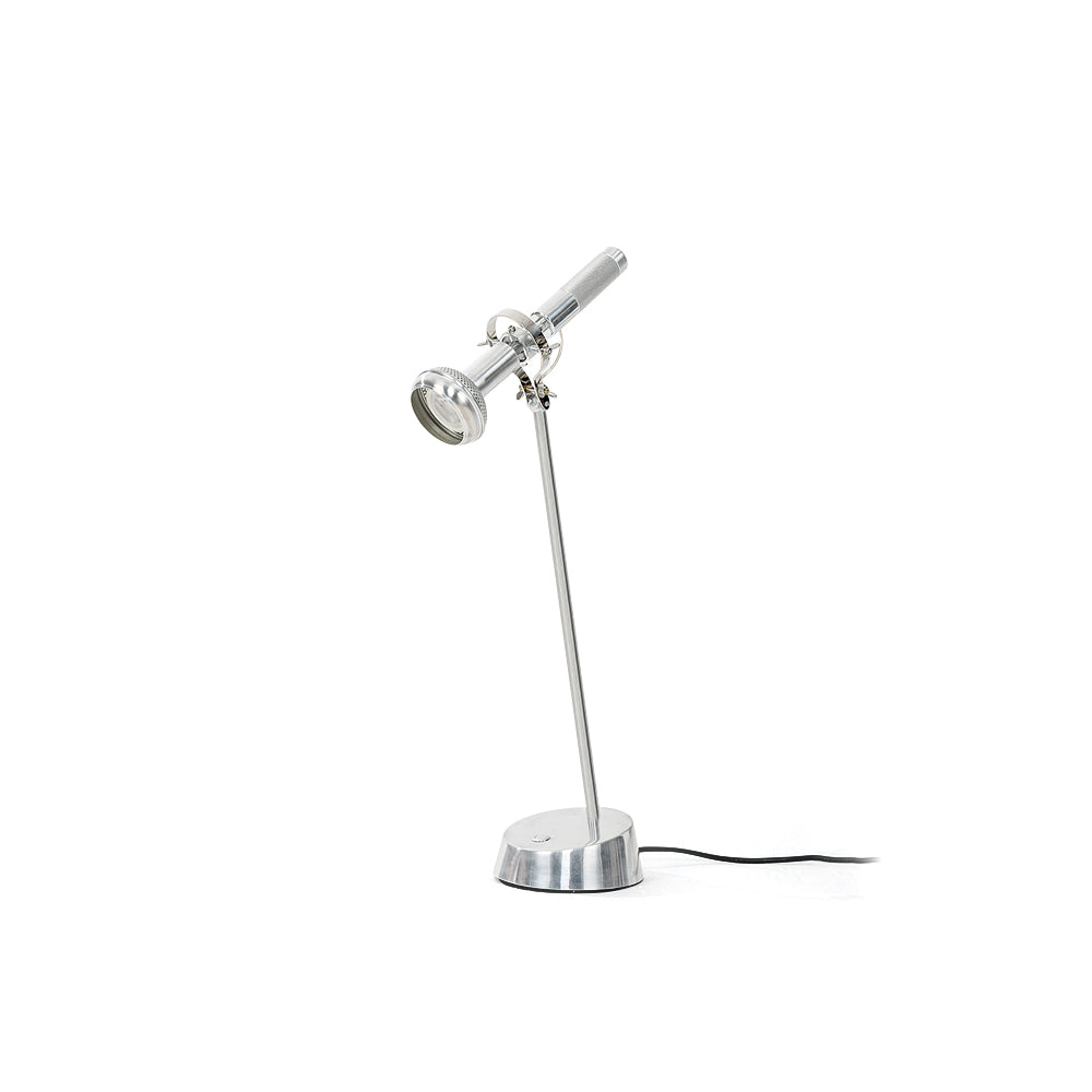 IronLume – Lampada da Tavolo Industriale in Metallo Elegante