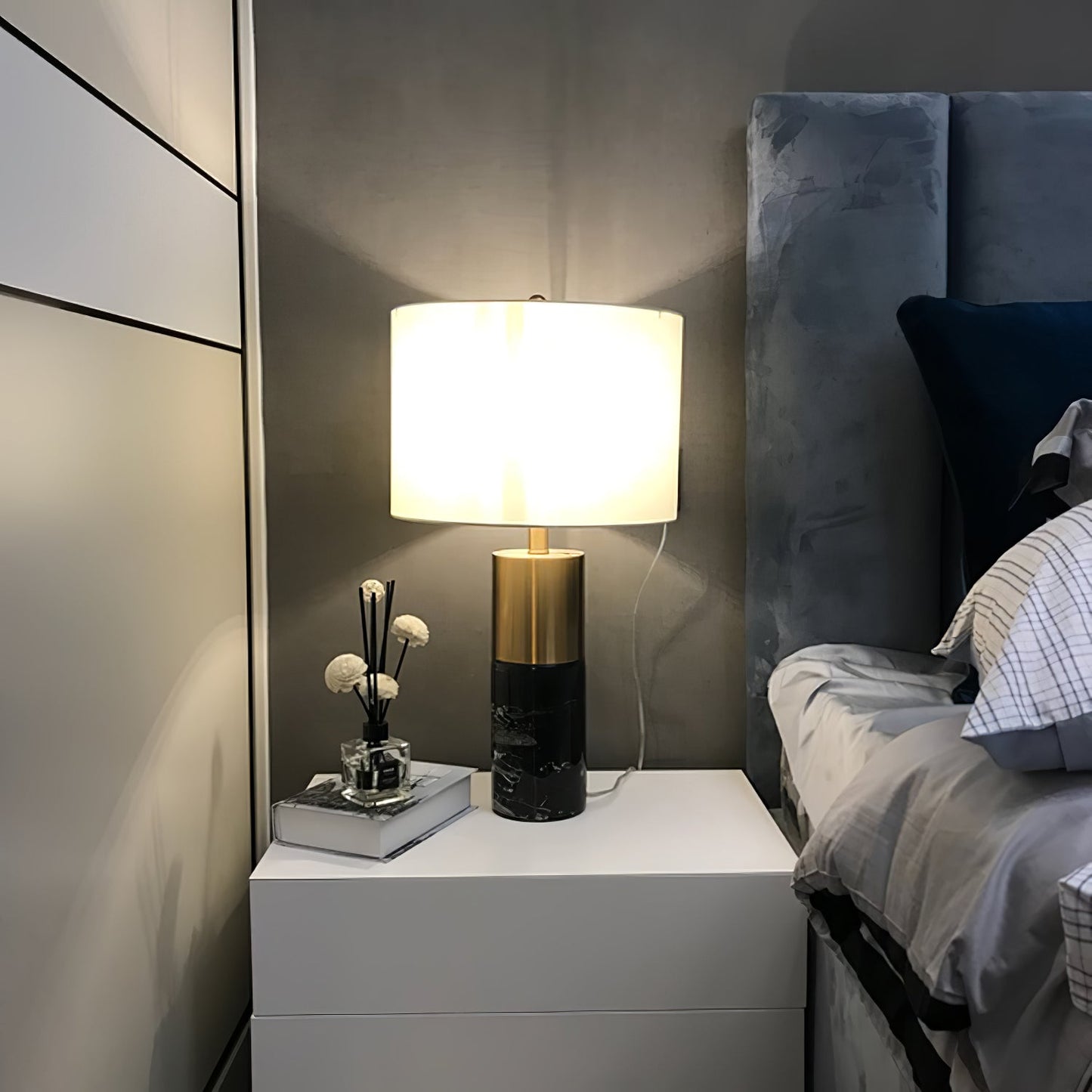 StoneRadiance - Elegant Table Lamp with Marble Base and Modern Lines