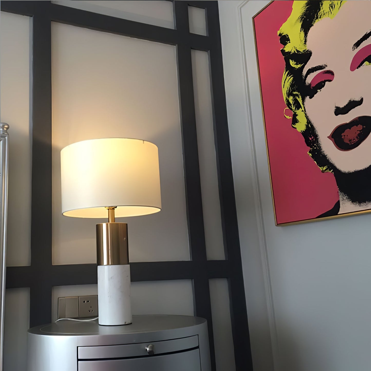 StoneRadiance - Elegant Table Lamp with Marble Base and Modern Lines