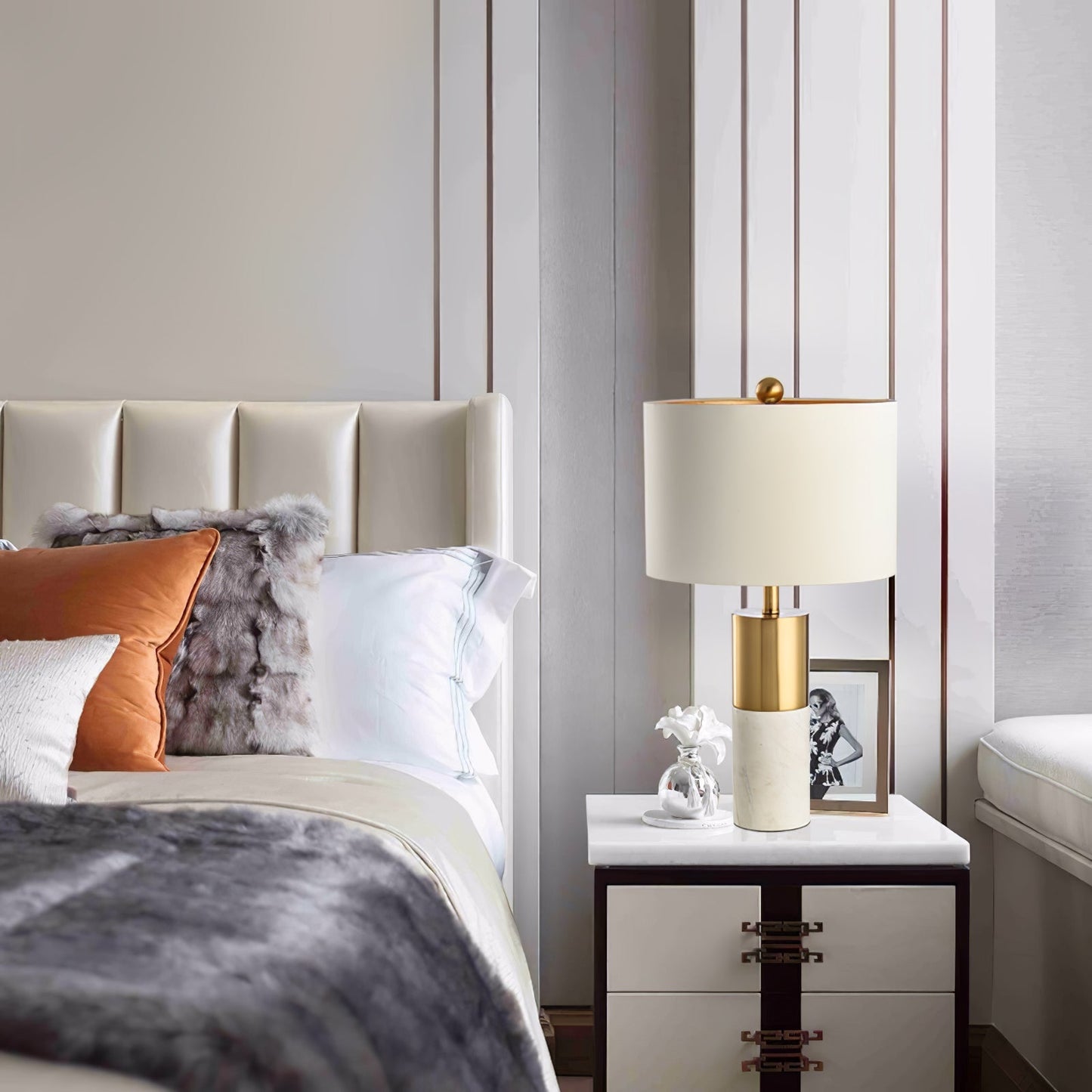 StoneRadiance - Elegant Table Lamp with Marble Base and Modern Lines
