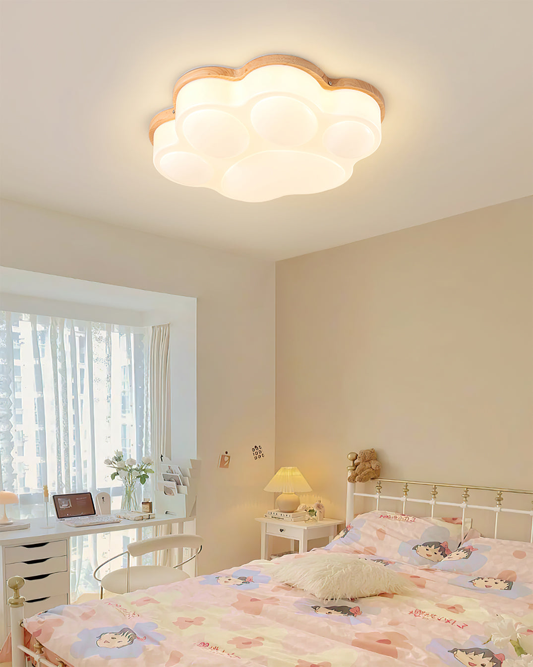 KittyLuxe - Plafonnier avec un design de patte de chat ludique et une lueur subtile