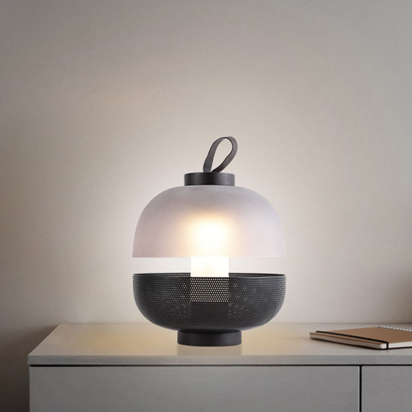 LuxeEra - Table Lamp with Timeless Design and Soft Illumination