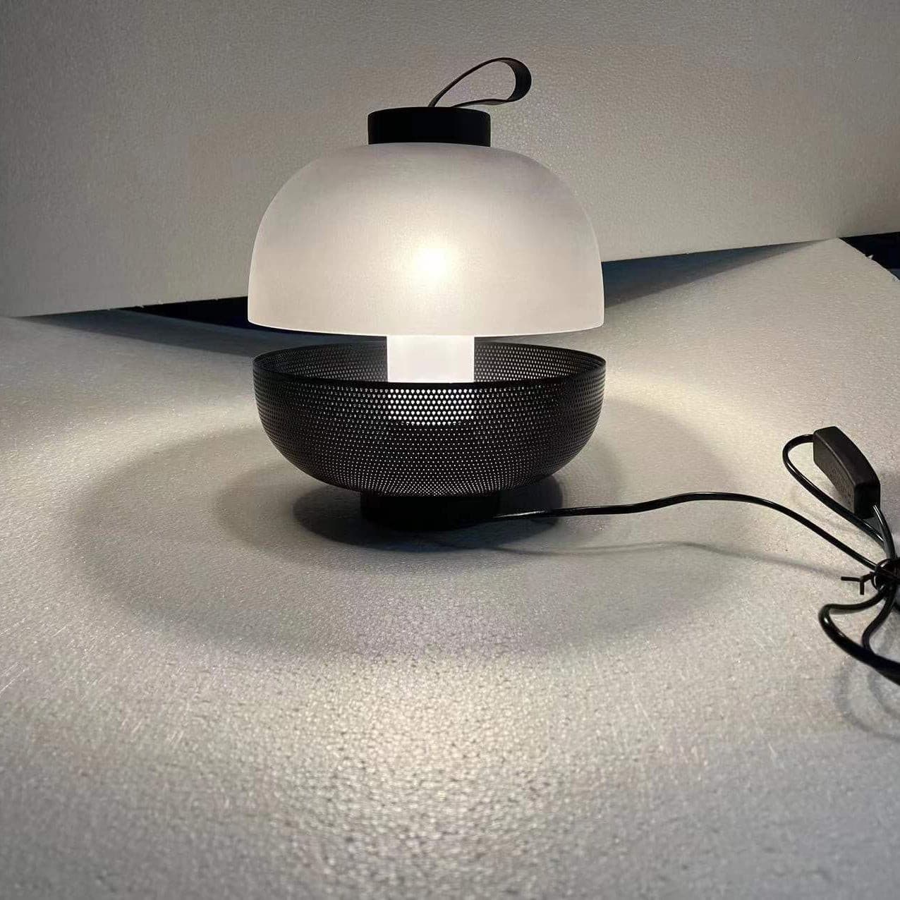 LuxeEra - Table Lamp with Timeless Design and Soft Illumination
