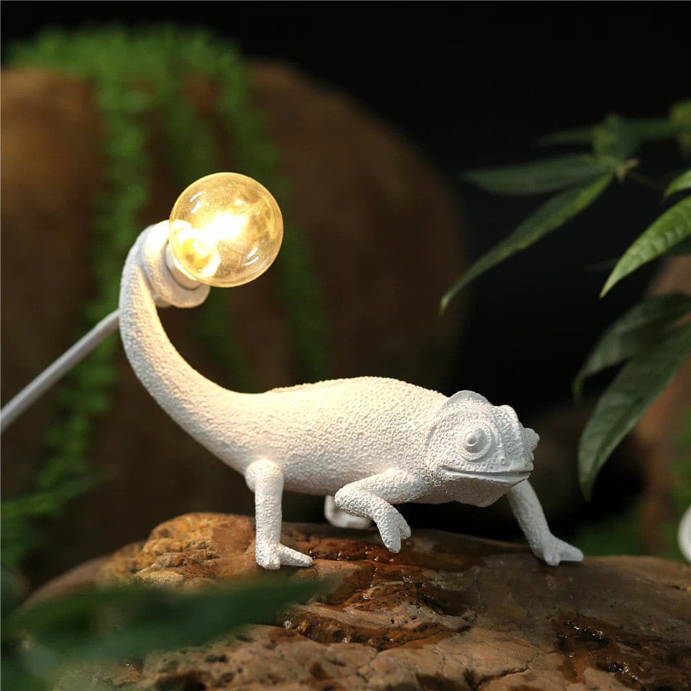 CamouGlow – Resin Table Lamp with Charming Chameleon Detail