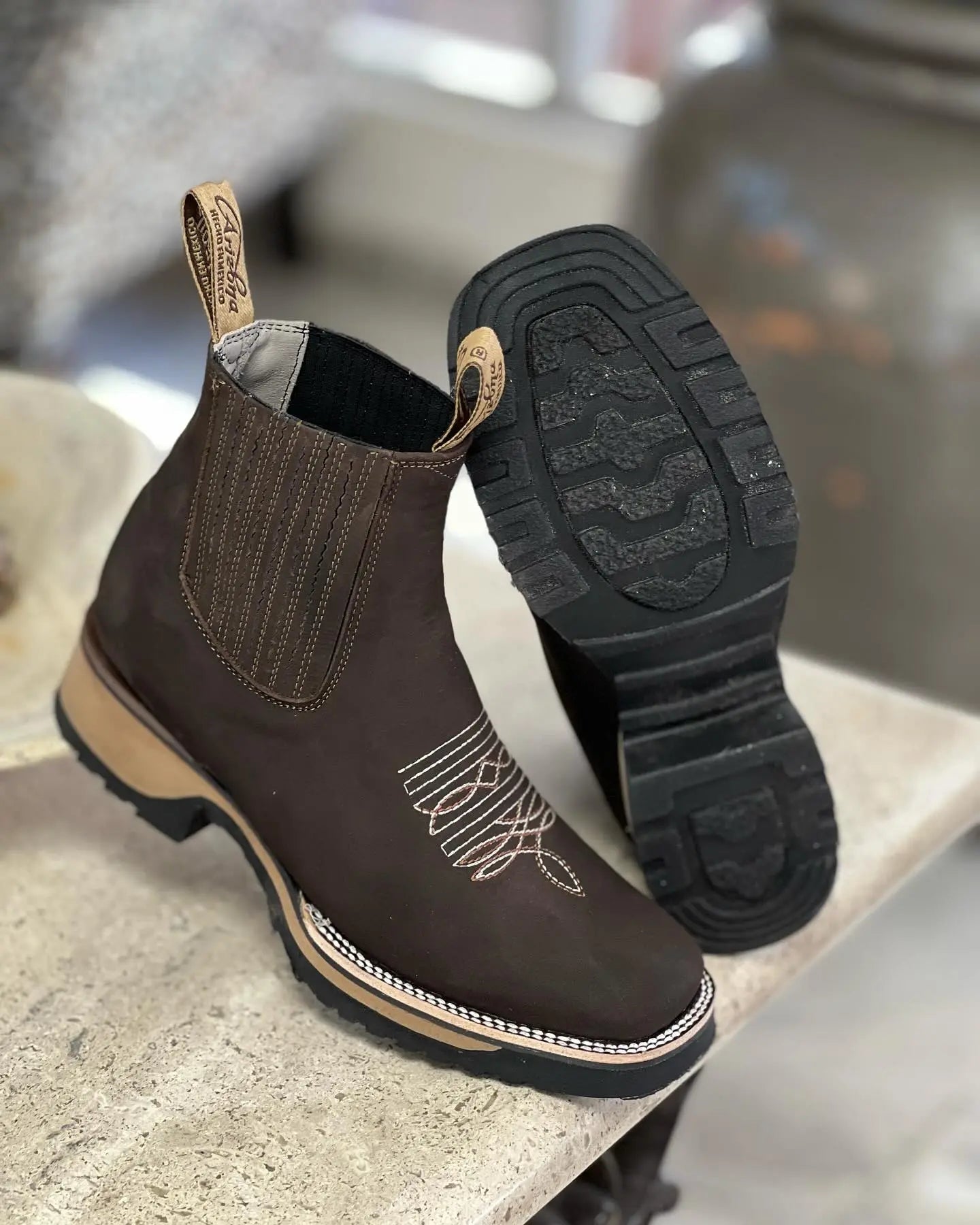 Classic Unisex Cowboy Boots in Durable Leather – Comfortable Western Style for Men and Women 2