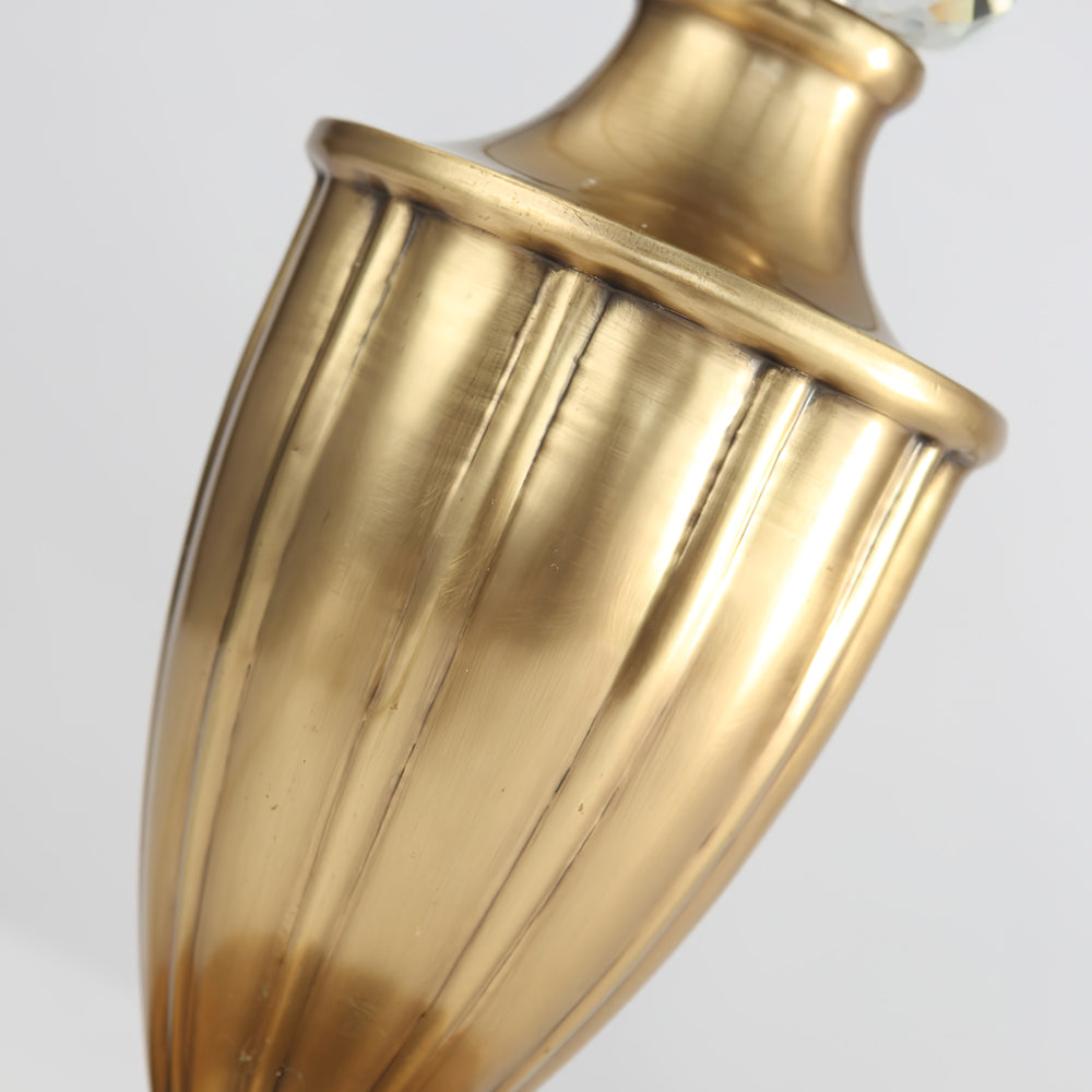 ChicLuxe – Minimalist Table Lamp with Gold Stem