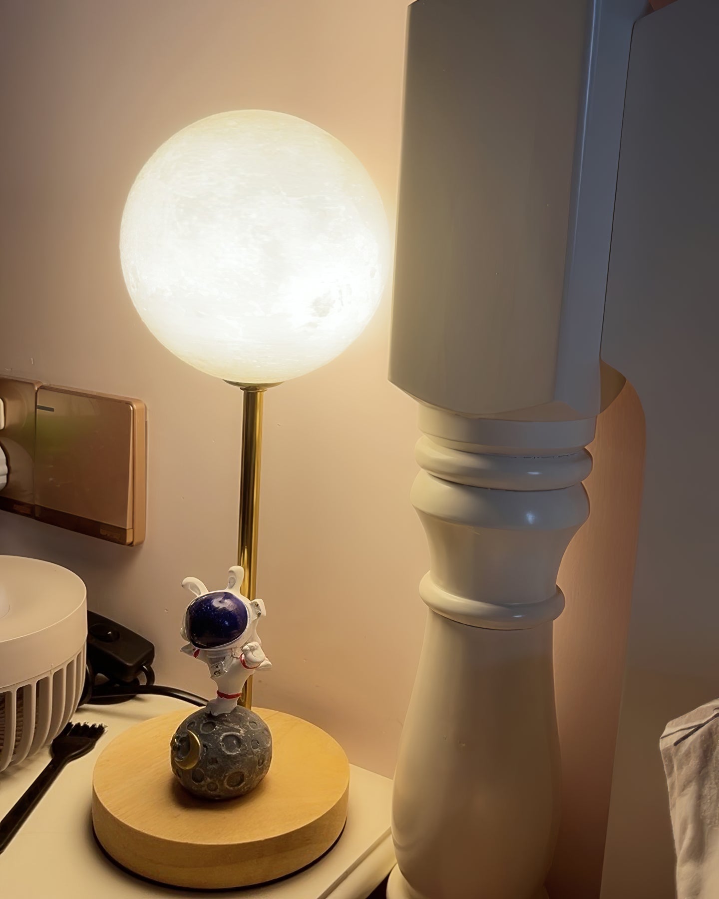 MoonGlow - Creative Table Lamp with Moon Shape and LED Light