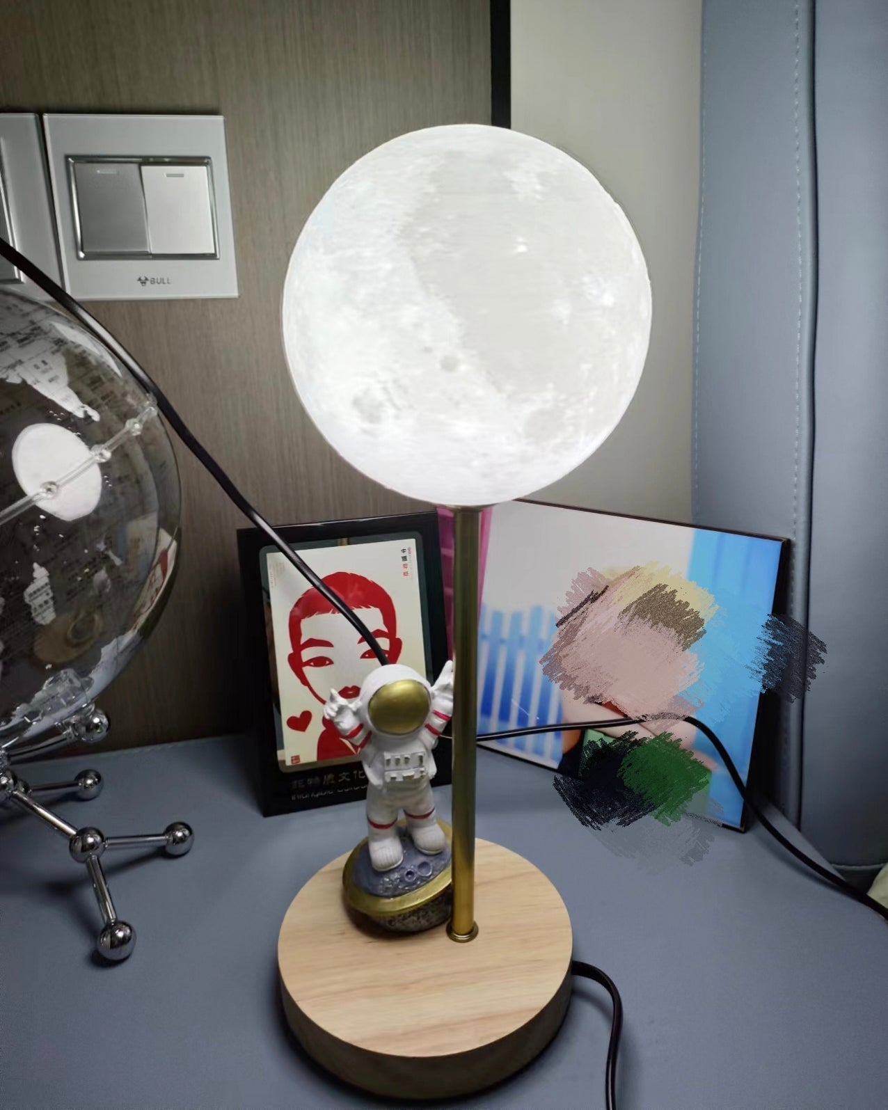 MoonGlow - Creative Table Lamp with Moon Shape and LED Light