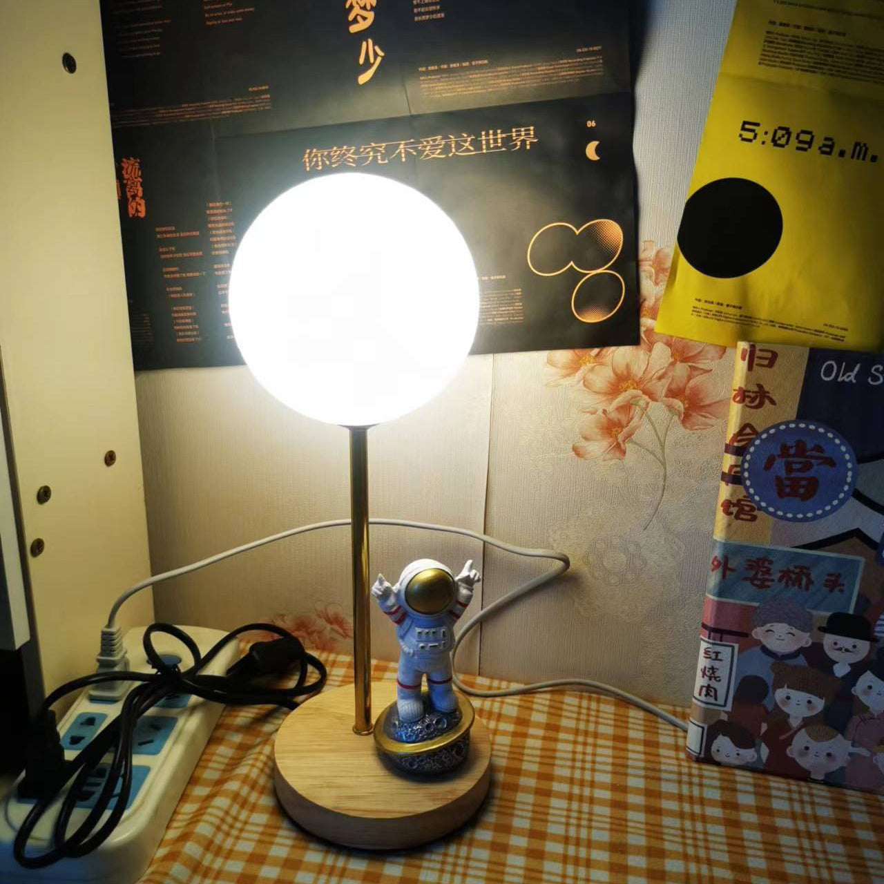 MoonGlow - Creative Table Lamp with Moon Shape and LED Light