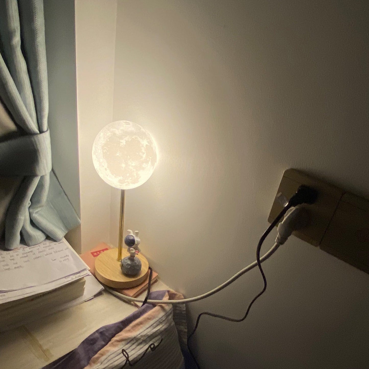 MoonGlow - Creative Table Lamp with Moon Shape and LED Light