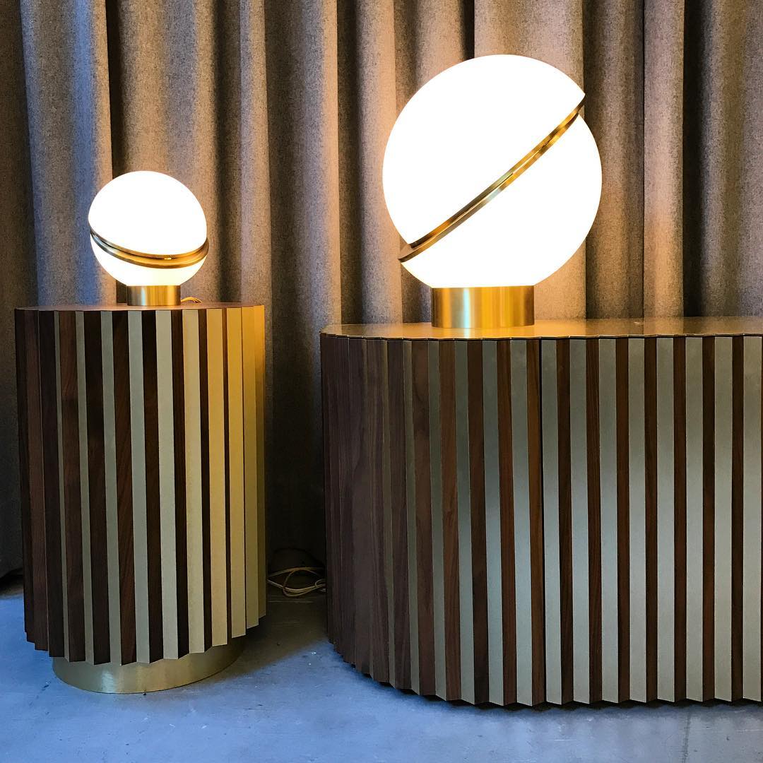LuxeMoonbeam - Table Lamp with Unique Crescent Design and Cozy Radiance