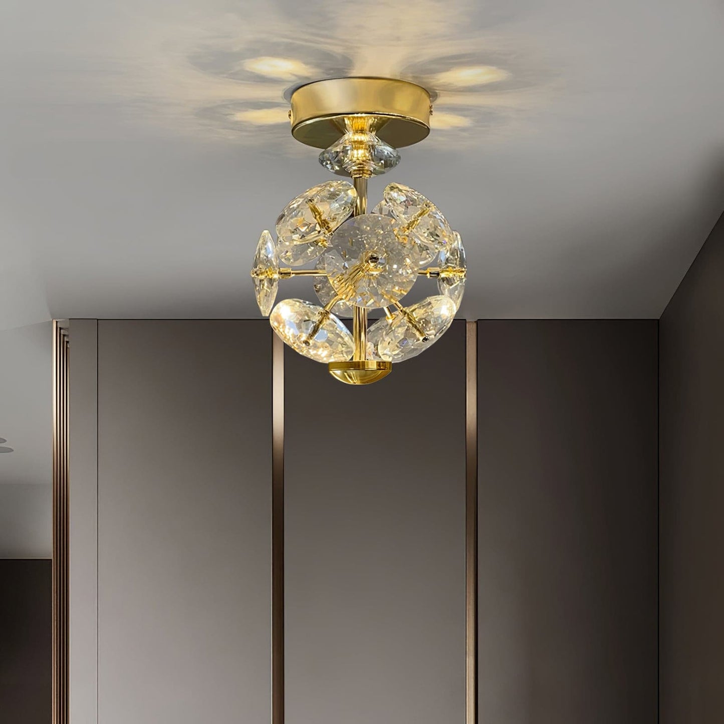 CrystalGlobe - Ceiling Lamp with Polished Crystal Sphere and Classic Design