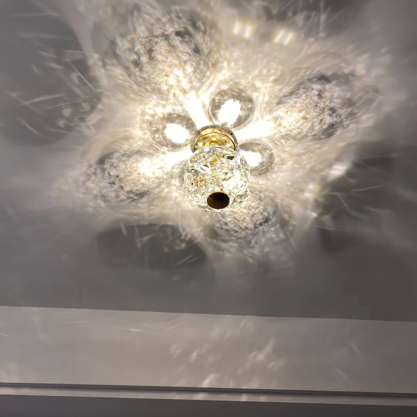 CrystalGlobe - Ceiling Lamp with Polished Crystal Sphere and Classic Design