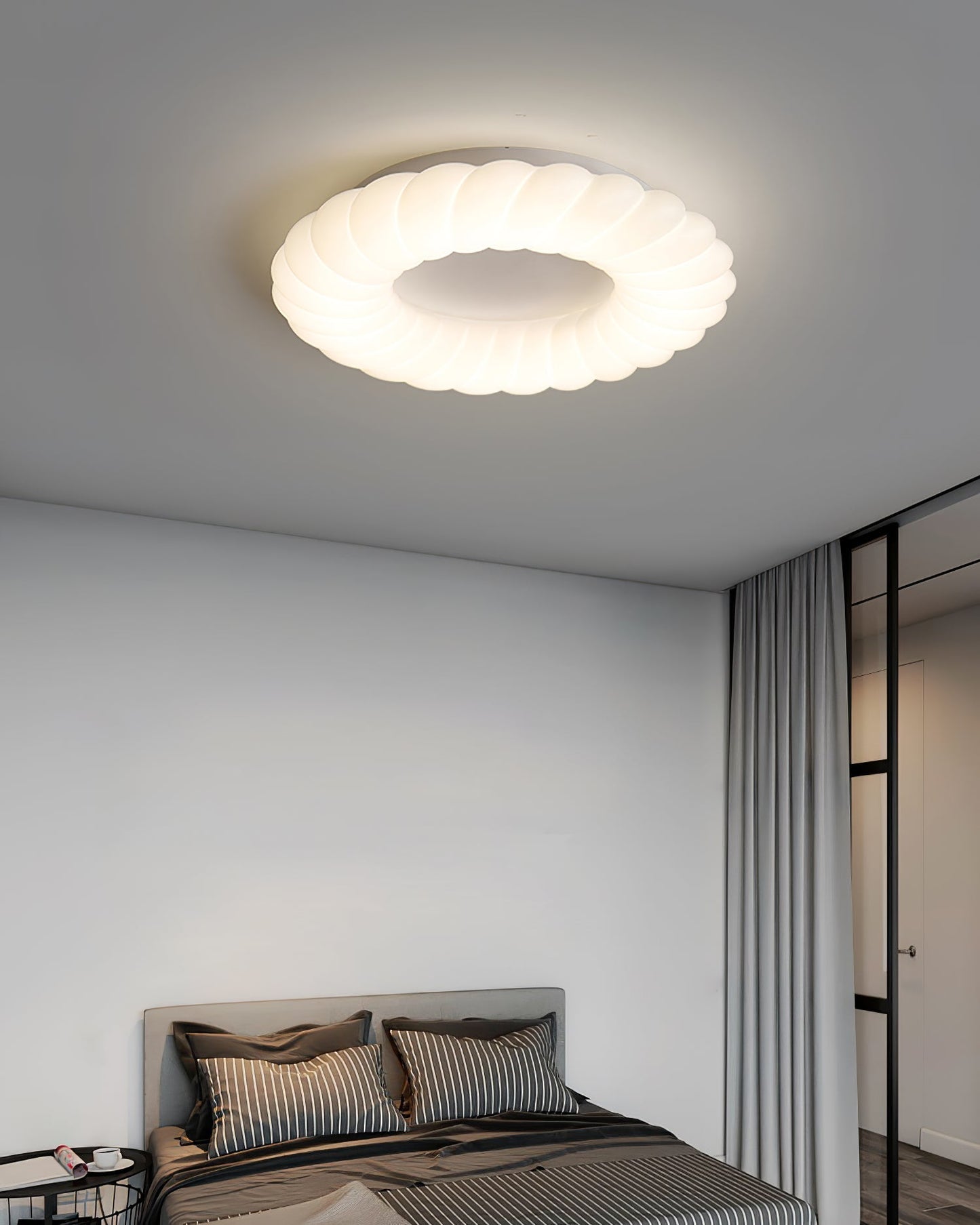 CloudGlow - Ceiling Lamp with Light and Elegant Form