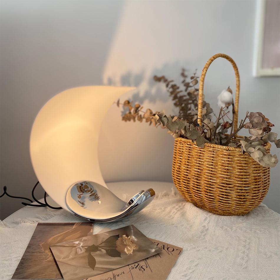 GraceGlow - Table Lamp with Elegant Swirls and Soft Glow