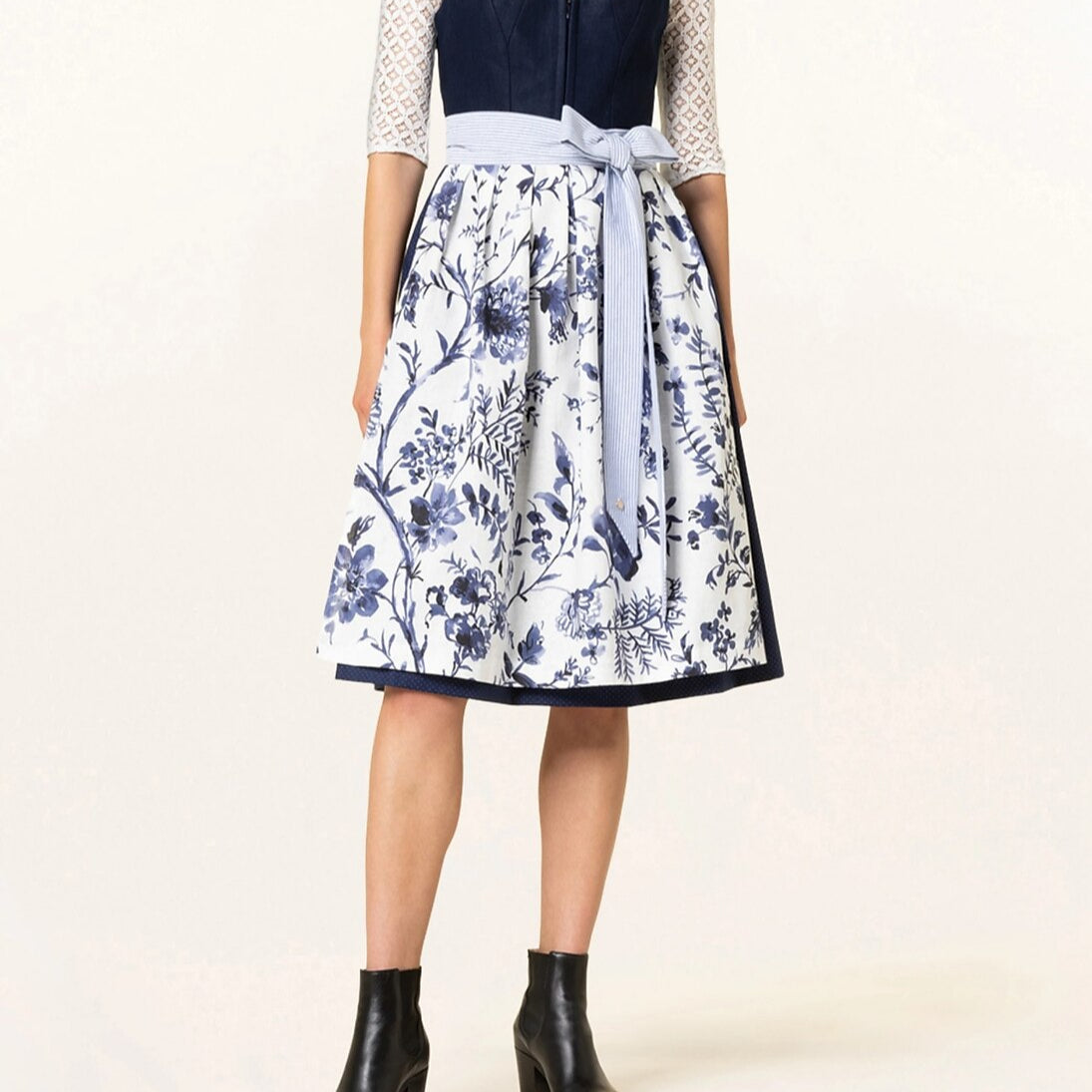Dirndl dress with blue floral pattern – Oktoberfest | Romantic traditional dress with apron 3