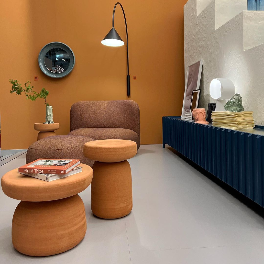 EclipseGlow - Table Lamp with Sleek Design and Atmospheric Lighting