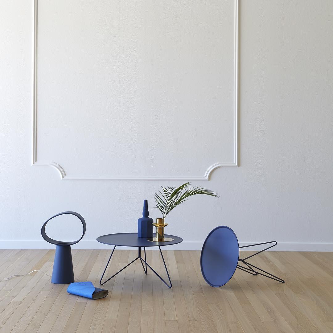 EclipseGlow - Table Lamp with Sleek Design and Atmospheric Lighting