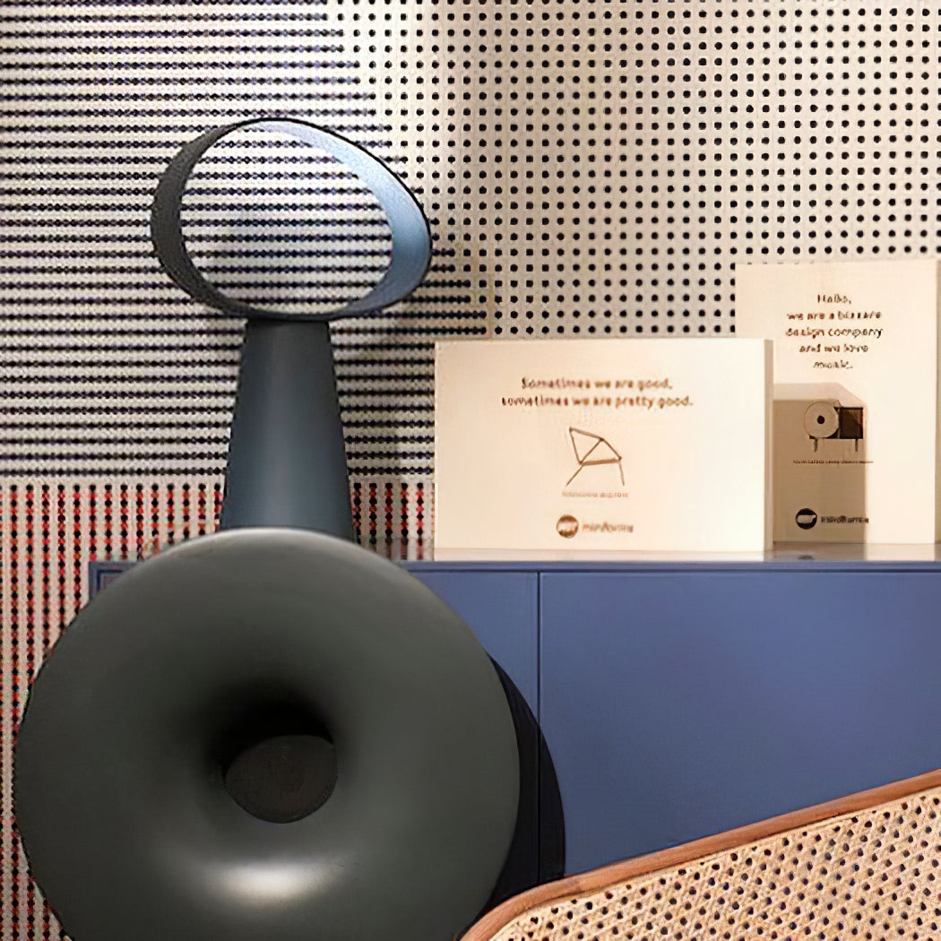 EclipseGlow - Table Lamp with Sleek Design and Atmospheric Lighting