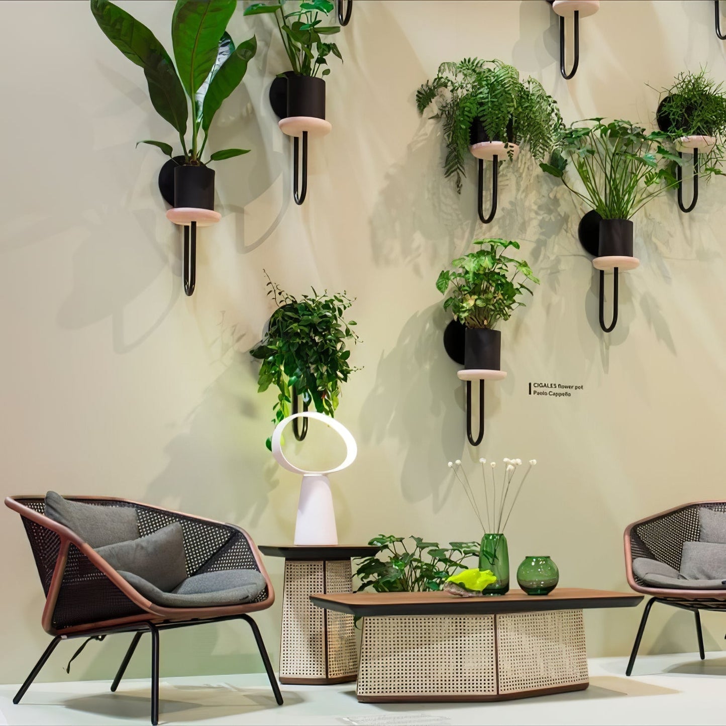 EclipseGlow - Table Lamp with Sleek Design and Atmospheric Lighting